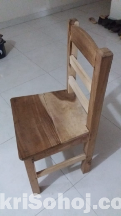 একটি চেয়ার ও টেবিল  বিক্রয় করা হইবে